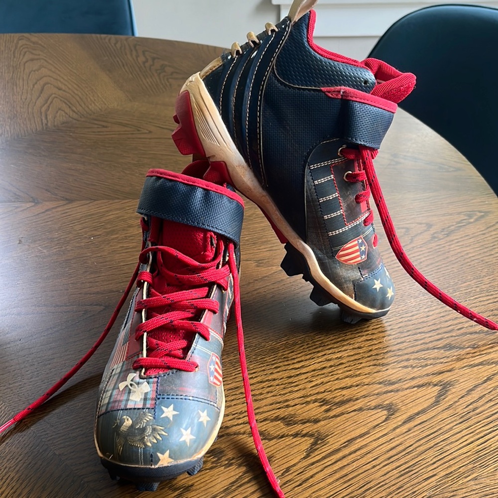Under Armour baseball cleats, size 3Y